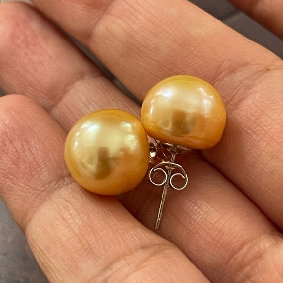 High quality large gold cream sterling silver stud earrings - Picture 7 of 8